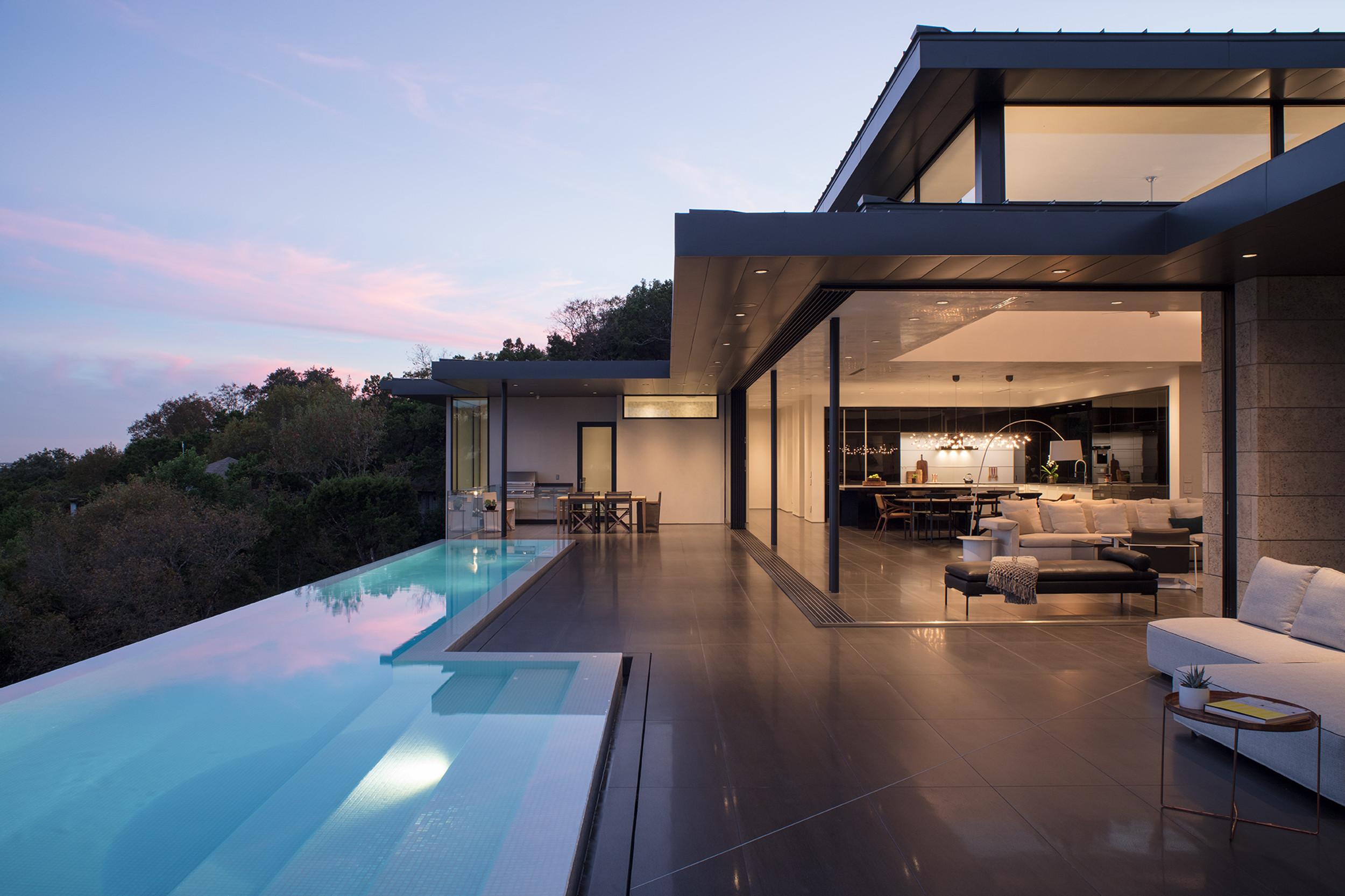 Infinity-Edge Pool & Deck
