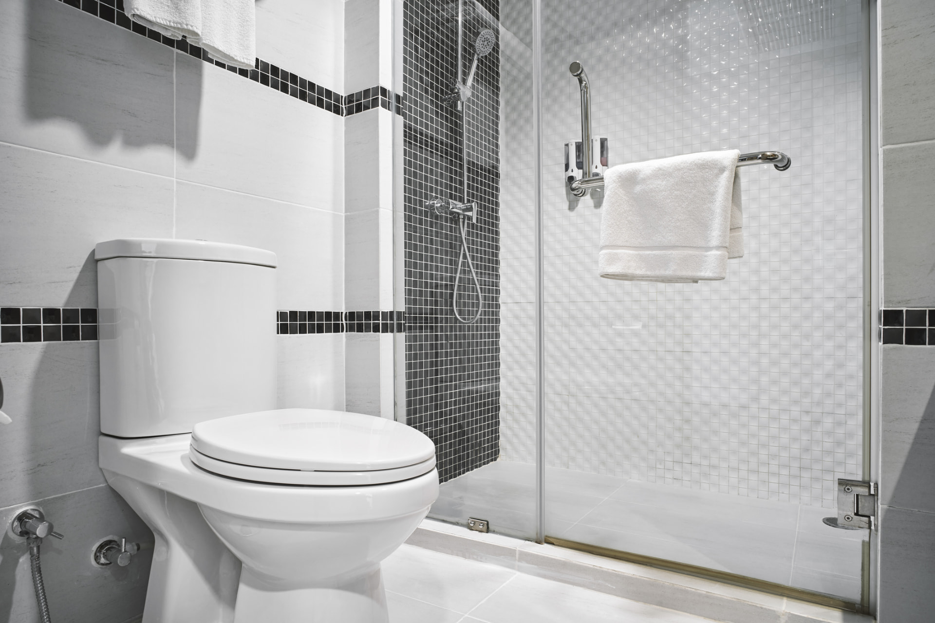 Tiled guest bathroom and shower remodel in Palm Beach, FL